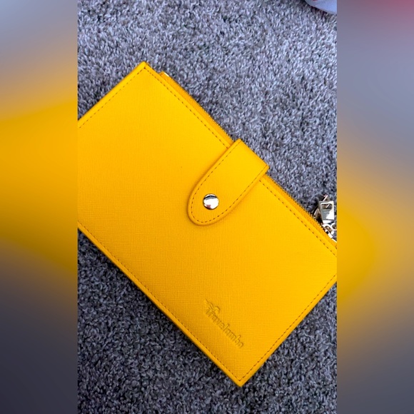 Yellow wallet - Picture 3 of 3